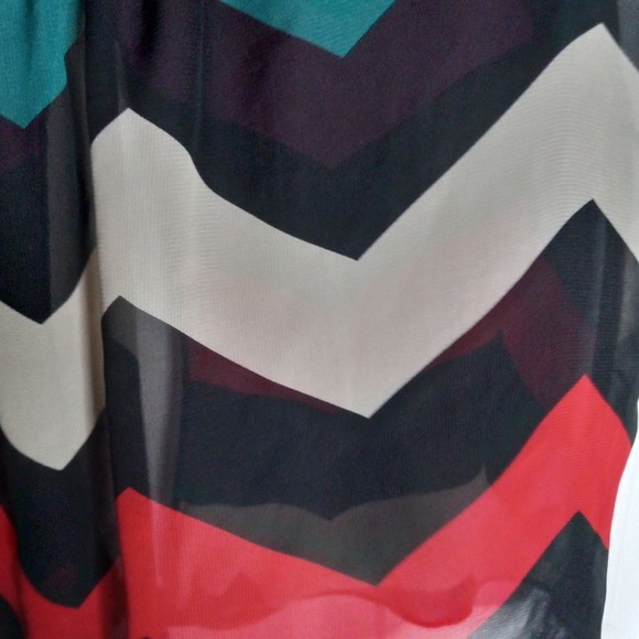 Vivace Design Flowy Top. Open in the Back. - Picture 5 of 5